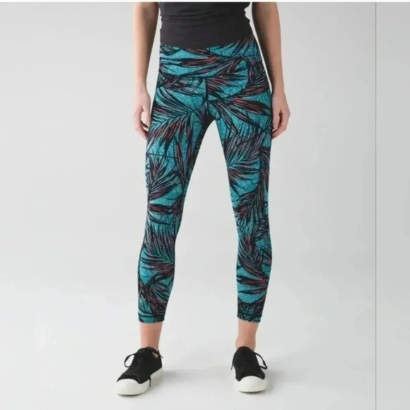 Lululemon Tight Stuff Tight Mini Palm Lace Tofino Teal Multi - Picture 1 of 12